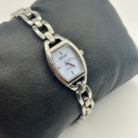 Relic Silver Tone Stainless Steel Women’s Watch Working New Battery - Picture 3 of 8